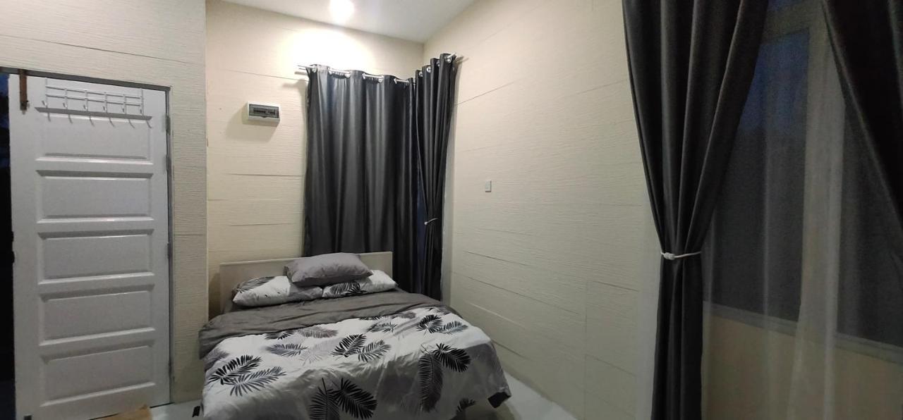 Teratak Sherra Roomstay Macang Exterior foto