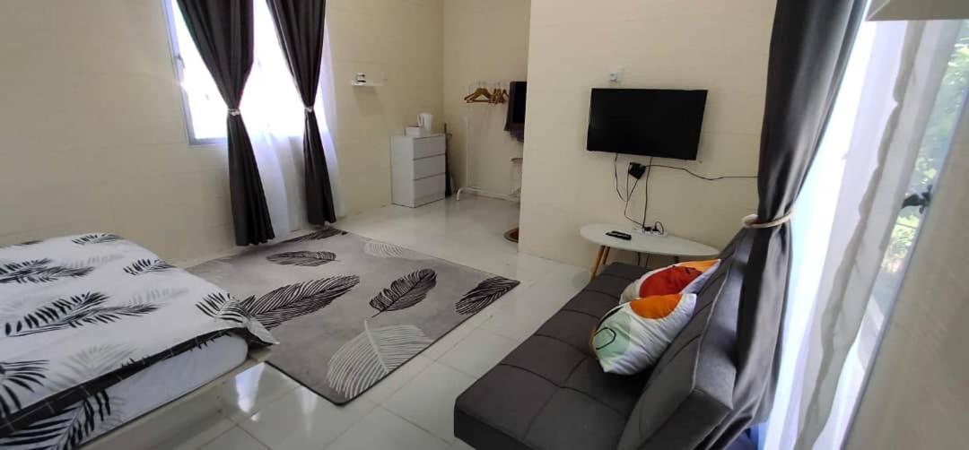 Teratak Sherra Roomstay Macang Exterior foto